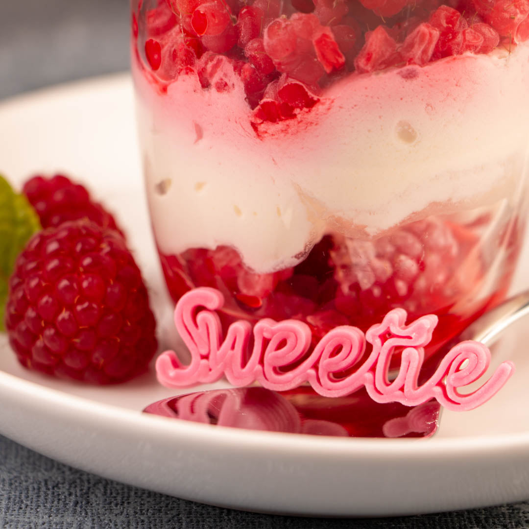 Schriftzug Sweetie als desser topper  gedruckt mit Procusini 3D Lebensmitteldrucker