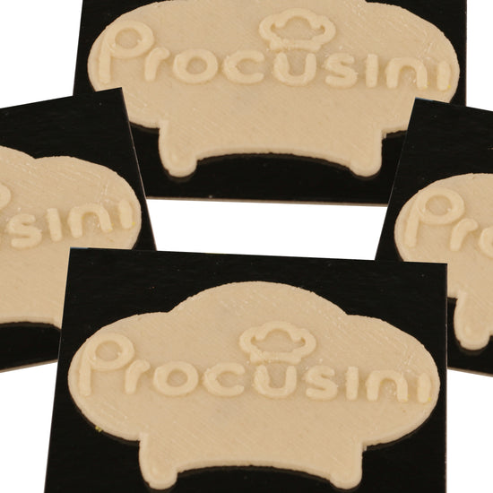 Procusini 3D Lebensmitteldrucker drucktProcusini Logo Logo Größe: 80 x  53 x 2 mm  Dauer: 11:00 min  Gewicht: 7,00 g Output pro Refill: 7 Stück 