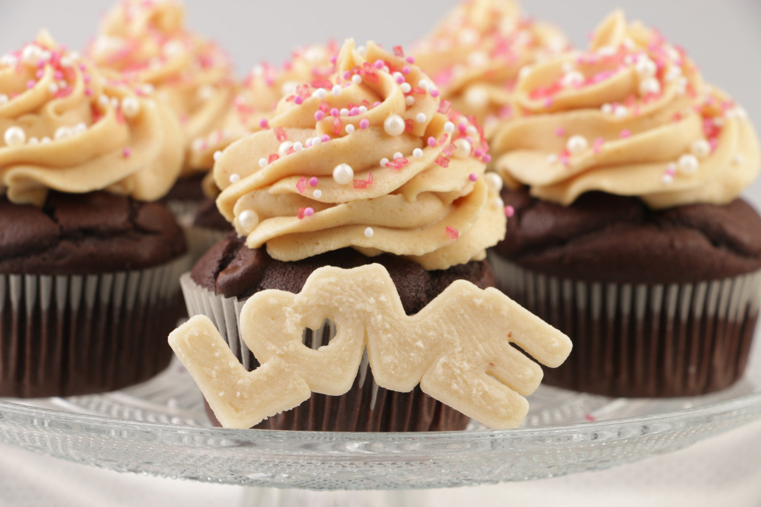 Schoko Cupcakes mit Marzipan Schrifzug Love aus dem Procusini 3D Lebensmitteldrucker