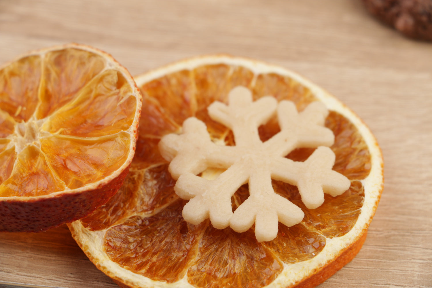 Weihnachtsdeko getrockete Orange mit Marzipan Schneeflocke aus dem Procusini 3D Lebensmitteldrucker