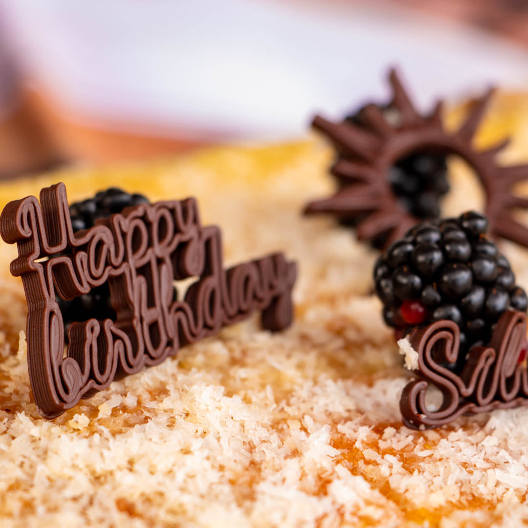 Procusini 3D Lebensmitteldrucker - Procusini 3D Choco  -  AnwendungsbeispielGeburtstagsgrüße aus Schokolade Tortentopping Geburtstagskuchen, Wedding Cake topper Lettering,